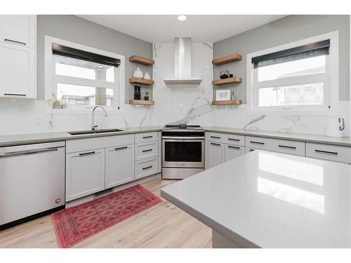 240 Ellington Crescent, Red Deer, AB - Indoor Photo Showing Kitchen With Upgraded Kitchen