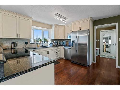 21370 440 Township, Rural Camrose County, AB - Indoor Photo Showing Kitchen With Double Sink