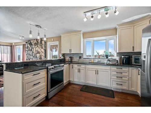 21370 440 Township, Rural Camrose County, AB - Indoor Photo Showing Kitchen With Upgraded Kitchen