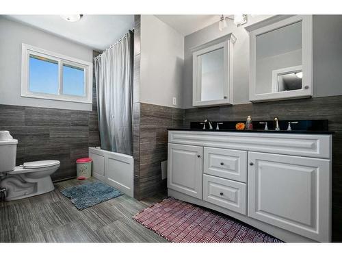 21370 440 Township, Rural Camrose County, AB - Indoor Photo Showing Bathroom