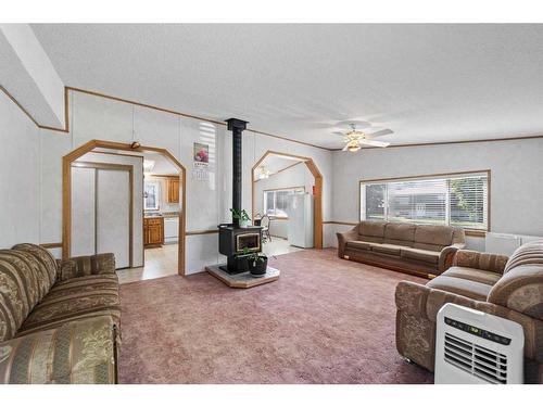 4810 52 Street, Sedgewick, AB - Indoor Photo Showing Living Room