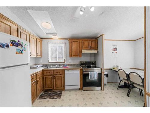 4810 52 Street, Sedgewick, AB - Indoor Photo Showing Kitchen