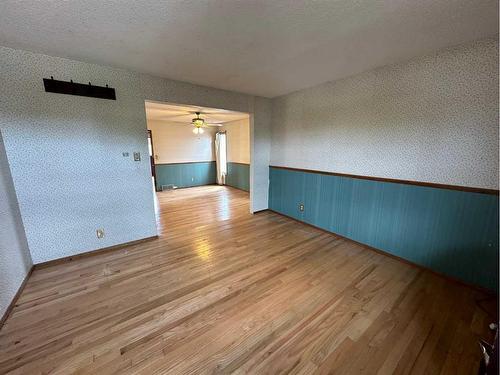 81 Metcalf Avenue, Red Deer, AB - Indoor Photo Showing Other Room