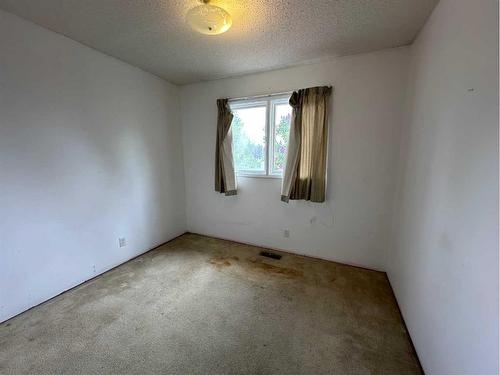 81 Metcalf Avenue, Red Deer, AB - Indoor Photo Showing Other Room