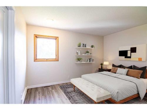 27 Jarvis Bay Drive, Jarvis Bay, AB - Indoor Photo Showing Bedroom