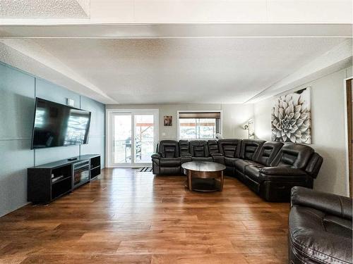 20319 Township Road 38-2, Rural Stettler No. 6, County Of, AB - Indoor Photo Showing Living Room