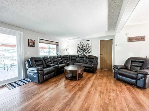 20319 Township Road 38-2, Rural Stettler No. 6, County Of, AB - Indoor Photo Showing Living Room