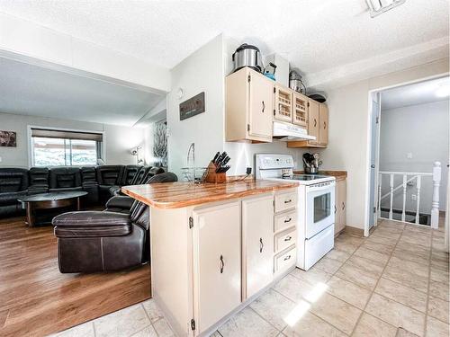 20319 Township Road 38-2, Rural Stettler No. 6, County Of, AB - Indoor Photo Showing Kitchen