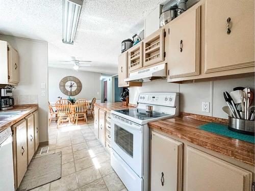 20319 Township Road 38-2, Rural Stettler No. 6, County Of, AB - Indoor Photo Showing Kitchen