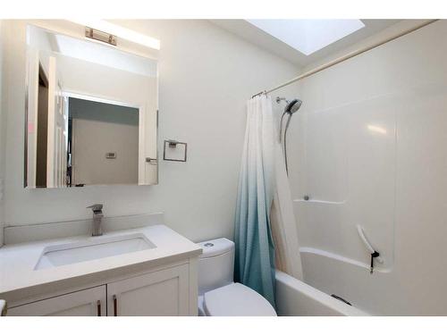 106 Lord Close, Red Deer, AB - Indoor Photo Showing Bathroom