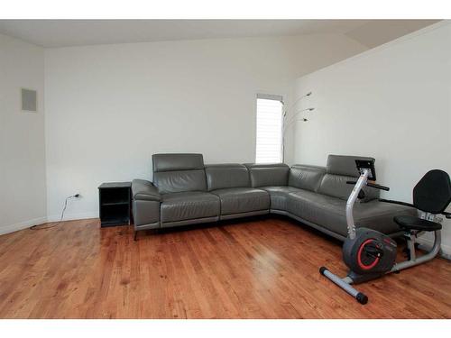 106 Lord Close, Red Deer, AB - Indoor Photo Showing Living Room