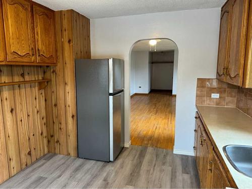 4101 35 Street, Red Deer, AB - Indoor Photo Showing Kitchen