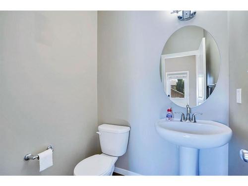 1073 New Brighton Grove Se, Calgary, AB - Indoor Photo Showing Bathroom