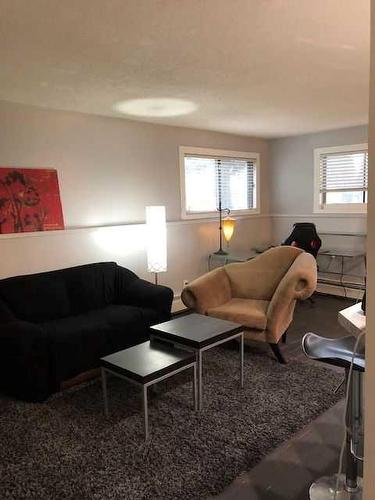 1-6-5804 58A Street, Red Deer, AB - Indoor Photo Showing Living Room