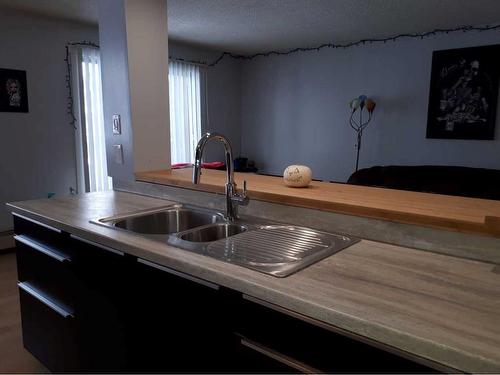 1-6-5804 58A Street, Red Deer, AB - Indoor Photo Showing Kitchen With Double Sink