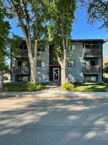 1-6-5804 58A Street, Red Deer, AB - Outdoor