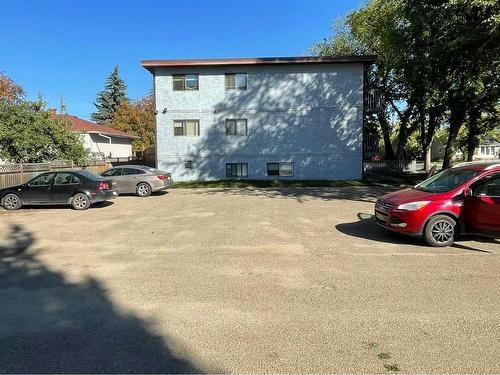 1-6-5804 58A Street, Red Deer, AB - Outdoor