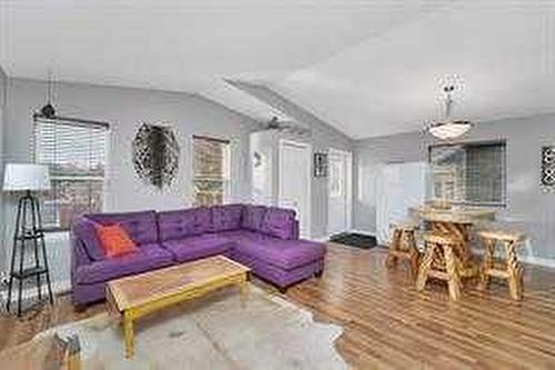 5800 56 Avenue, Red Deer, AB - Indoor Photo Showing Living Room