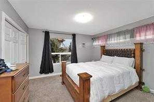 5800 56 Avenue, Red Deer, AB - Indoor Photo Showing Bedroom