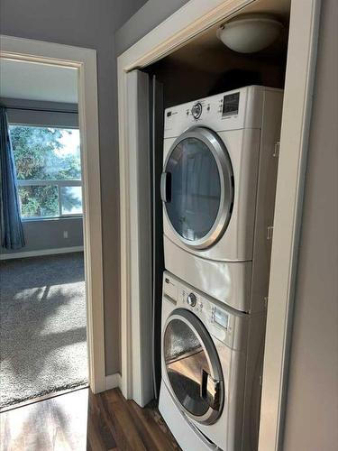 5800 56 Avenue, Red Deer, AB - Indoor Photo Showing Laundry Room