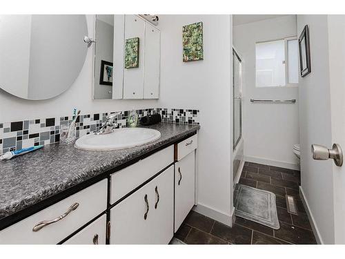 19 Malcolm Crescent, Red Deer, AB - Indoor Photo Showing Bathroom