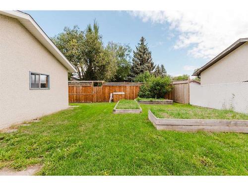 19 Malcolm Crescent, Red Deer, AB - Outdoor