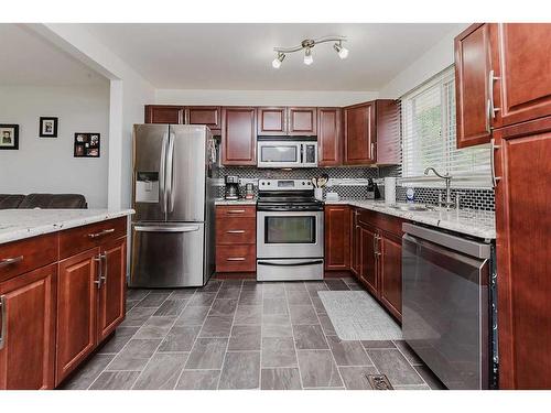 19 Malcolm Crescent, Red Deer, AB - Indoor Photo Showing Kitchen