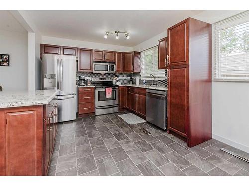 19 Malcolm Crescent, Red Deer, AB - Indoor Photo Showing Kitchen