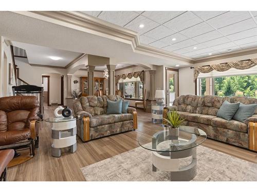 5507 28 Avenue, Camrose, AB - Indoor Photo Showing Living Room