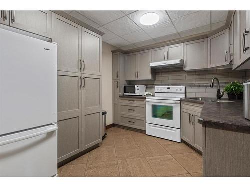 5507 28 Avenue, Camrose, AB - Indoor Photo Showing Kitchen