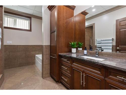 5507 28 Avenue, Camrose, AB - Indoor Photo Showing Bathroom