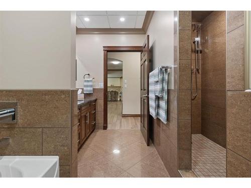 5507 28 Avenue, Camrose, AB - Indoor Photo Showing Bathroom