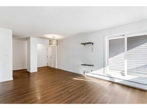 214-10139 117 Street Nw, Edmonton, AB - Indoor Photo Showing Other Room