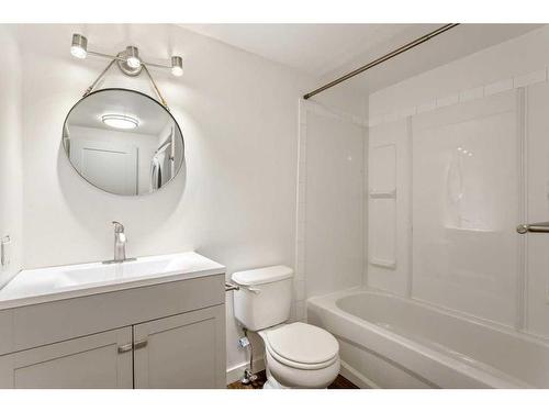 214-10139 117 Street Nw, Edmonton, AB - Indoor Photo Showing Bathroom