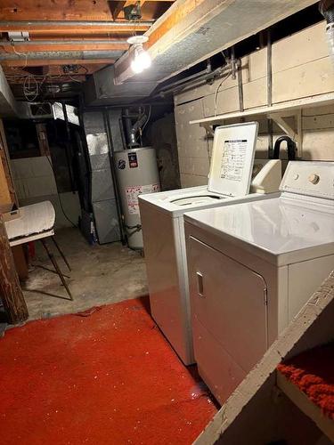 5018 49 Street, Sedgewick, AB - Indoor Photo Showing Laundry Room