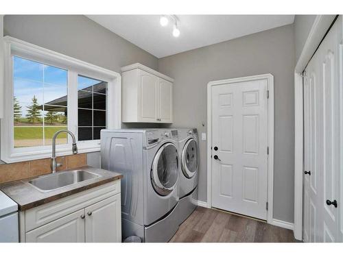 39328 Range Road 15, Rural Lacombe County, AB - Indoor Photo Showing Laundry Room