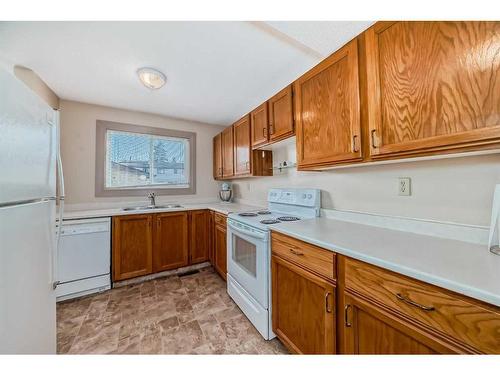 264 Cornett Drive, Red Deer, AB - Indoor Photo Showing Kitchen