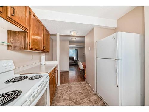 264 Cornett Drive, Red Deer, AB - Indoor Photo Showing Kitchen