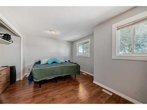 264 Cornett Drive, Red Deer, AB - Indoor Photo Showing Bedroom