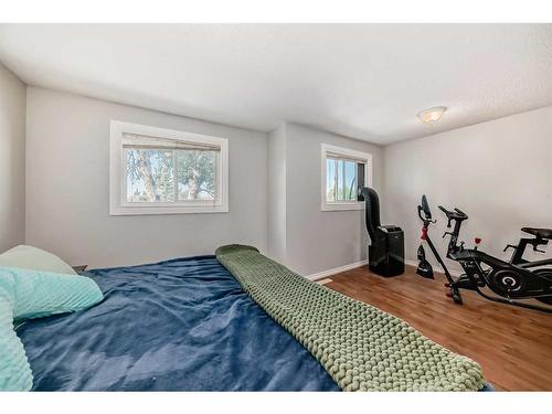 264 Cornett Drive, Red Deer, AB - Indoor Photo Showing Bedroom