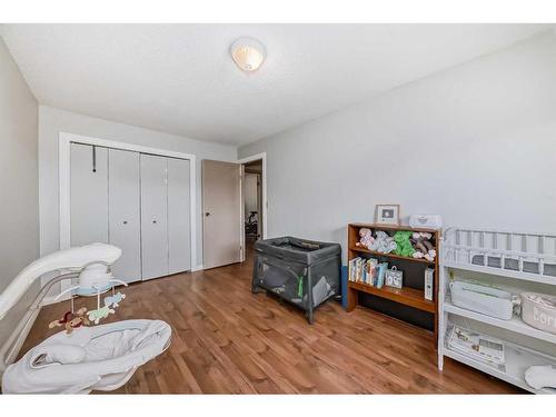 264 Cornett Drive, Red Deer, AB - Indoor Photo Showing Bedroom