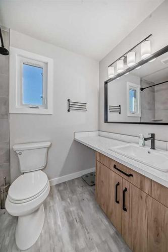 264 Cornett Drive, Red Deer, AB - Indoor Photo Showing Bathroom