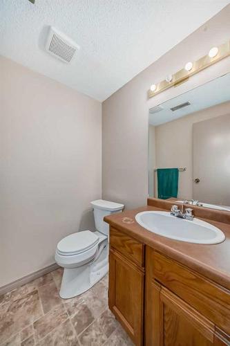 264 Cornett Drive, Red Deer, AB - Indoor Photo Showing Bathroom