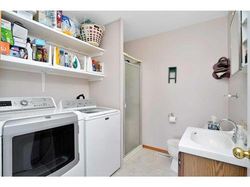 32570 Range Road 51, Rural Mountain View County, AB - Indoor Photo Showing Laundry Room