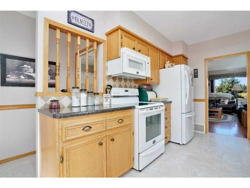 32570 Range Road 51, Rural Mountain View County, AB - Indoor Photo Showing Kitchen