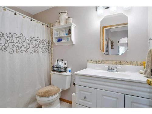 32570 Range Road 51, Rural Mountain View County, AB - Indoor Photo Showing Bathroom