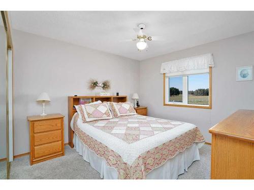 32570 Range Road 51, Rural Mountain View County, AB - Indoor Photo Showing Bedroom