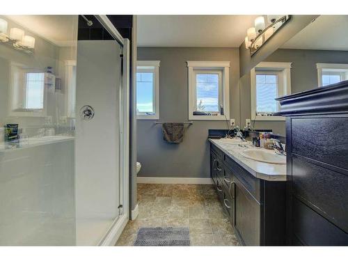 4825 Aspen Lakes Boulevard, Blackfalds, AB - Indoor Photo Showing Bathroom