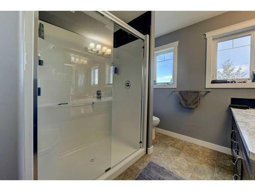 4825 Aspen Lakes Boulevard, Blackfalds, AB - Indoor Photo Showing Bathroom