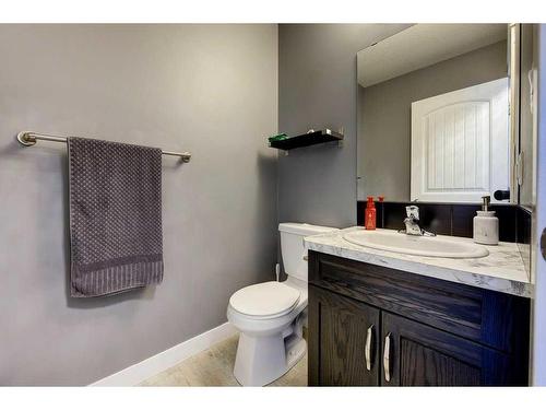 4825 Aspen Lakes Boulevard, Blackfalds, AB - Indoor Photo Showing Bathroom